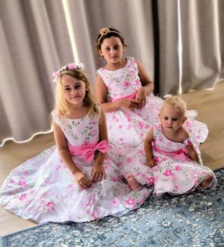 Děkujeme za krásné foto spokojených zákaznic. Šatičky na www.ellafashion.cz přinášejí dětem radost, krásu snoubící se s...